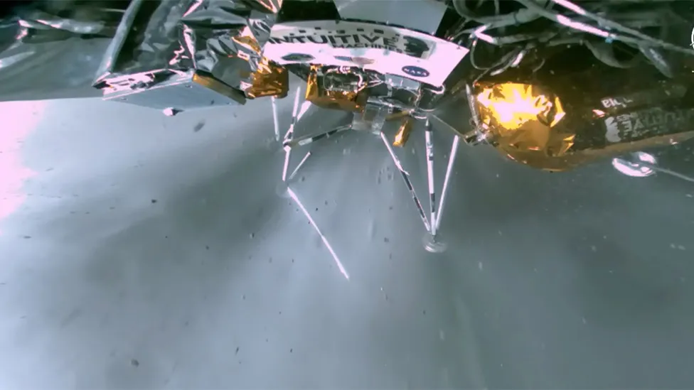 Crash Landing: Moon Lander in Disarray